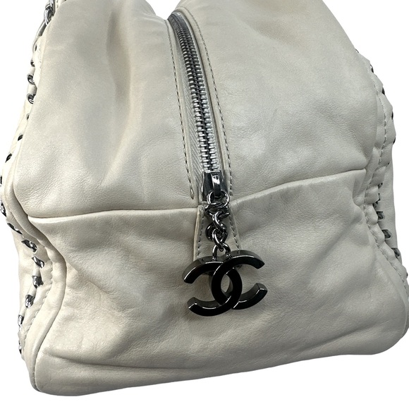 CHANEL CALF LEATHER MEDIUM LUXE LIGNE BEIGE BOWLER shoulder bag - Picture 3 of 16